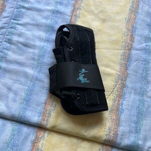Black XS wrist brace